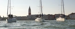 Ausbildung zum Sportküstenschifferschein. Unsere drei gescharterte Yachten vor bekannter Kulisse in Venedig. 