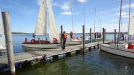 Praxiskurs zum Sportbootführerschein am Ammersee mit 12 Booten.