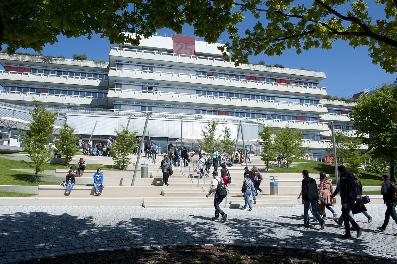 Eingang der Universität Süd